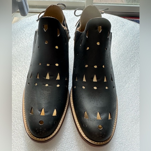 Anthropologie Musse & Cloud Black Ankle Boots Booties Laser cut Coolise size 10 - Picture 2 of 10